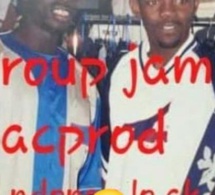 Cette ancienne photo de feu Ndongo Lo avec son ami Tahirou Sarr, marchand ambulant fait le buzz actuellement !