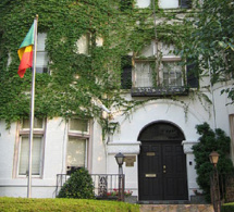 Ambassade du Sénégal à Washington Mme Naisse Sall aurait « Déserté » son Poste pour se la couler douce à Dakar