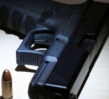 Bureau des passeports - Un policier se tire une balle dans la tête et...