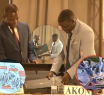 Akon face à la presse pour présenter le projet Akoncity au ministre du tourisme Alioune Sarr