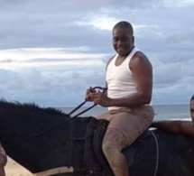 MODOU LÔ EN PLEINE VACANCE AVEC SES PROCHES