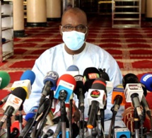 Magal de Touba / Muqadimatul Khidma décline sa feuille de route devant les 27 portes de la mosquée et au niveau des mausolées et cimetières.