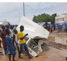 Voici les terribles images de l’accident du véhicule de la police transportant des prisonniers