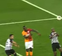 Voici le doublé de Mbaye Diagne qui sauve Galatasaray…Deux Buts à la Drogba !