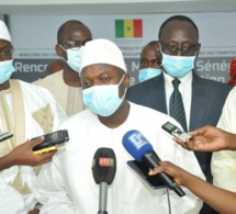 Le Ministre des Collectivités territoriales, Oumar Guéye incite les collectivités territoriales à mettre en avant l’éclairage solaire et non conventionnelle
