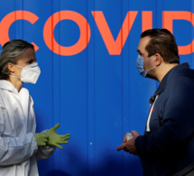 La pandémie de Covid-19 a fait plus de 961 500 morts dans le monde depuis fin décembre, selon les derniers chiffres de lundi 21 septembre. Plus de 31,1 millions de cas ont été comptabilisés, dont au moins 21 millions ont été guéris.   À bientôt six s