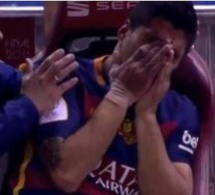 En larmes, Luis Suarez fait ses adieux aux joueurs du Fc Barcelone