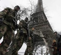 La Tour Eiffel à Paris évacuée après une alerte à la bombe