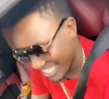 De retour au Sénégal, Wally Seck poursuivi par ses fans. Regardez !