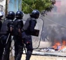 Bambey: deux policiers blessés par des étudiants lors des...
