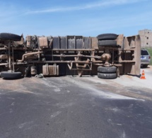 Un camion se renverse sur Autoroute de l’Avenir à hauteur de Rufisque: la circulation au ralenti