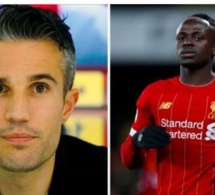 Le magnifique hommage de Robin Van Persie à Sadio Mané après le match Ajax-Liverpool Le magnifique hommage de Robin Van Persie à Sadio Mané après le match Ajax-Liverpool