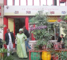 La Ministre de l'Urbanisme et de l'Habitat, Khoudia Mbaye, n'a pas pu résister au délicieux Thiebou dieunn de " La Téranga Sénégalaise "