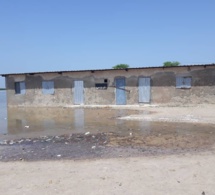 binetou Fall présidente de l'association Niomineka sénégalo-Turballais, en visite dans les écoles dans l'ile du Saloum