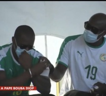 Hommage à Papa Bouba Diop – Henri Camara en pleurs : « J’ai perdu mon jumeau. Le jour de son décès j’ai quitté le restaurant et me suis enfermé dans ma chambre pour …»