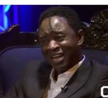 Alioune Kassé fond en larmes en voyant la photo de sa défunte mère (Vidéo)