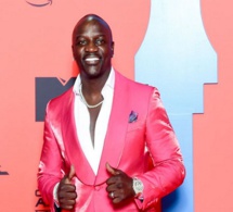 Sa tante défend Akon : “Xamul goordjiguéne té du and ak…-il n’a pas de lien avec les homosexuels”