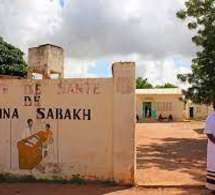 Toute la récolte détruite, des maisons calcinées, les sapeurs-pompiers gambiens sauvent Médina Sabakh
