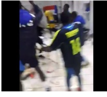 La joie des joueurs de Teungueth FC dans le vestiaire après la qualification