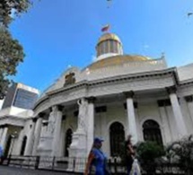 Venezuela: la nouvelle Assemblée nationale entre en fonction, la précédente reste en place