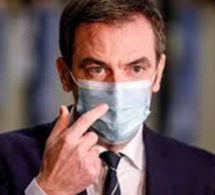 Face aux critiques, la France promet de vacciner aussi vite que ses voisins européens