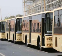 Bamboula à Dakar Dem Dikk : les épouses dans les bus, le DG roule en Lang Cruiser Platinum