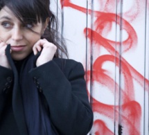 Eva Marchal chante Au bout du couloir pour protéger les femmes
