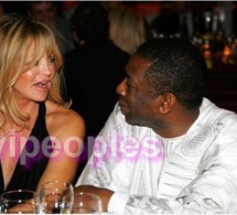 Le ministre du tourisme, Youssou Ndour ne quitte pas des yeux l'actrice américaine Goldie Hawn