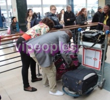 La chanteuse Titi à son arrivée à l'aéroport d'Orly