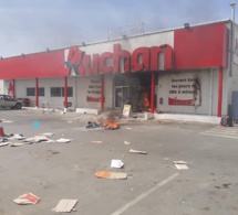 Manifestations: Auchan sacré-cœur incendié… (Arrêt sur image)