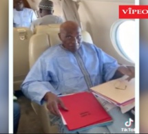 REGARDEZ ABDOULAYE WADE ET SES COMPAGNONS DANS LE JET PRIVÉ