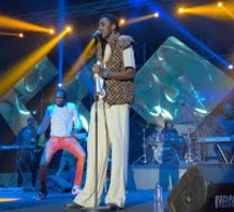 Surexcité regardez la nouvelle danse de waly seck au show indépendance de la Gambie