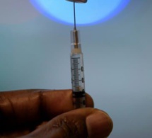 États-Unis: le stockage du vaccin de Pfizer autorisé à des températures de congélateurs