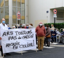 «On veut des vaccins»: des seniors manifestent à Bordeaux – vidéo