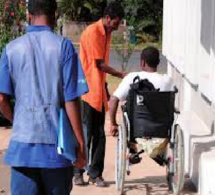 Ramadan et actions sociales : à Louga une association offre des fauteuils roulants et de kits alimentaires