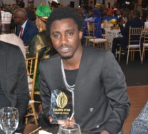 Wally Seck honoré par le président Mbagnick Diop à la soirée des Cauris d'or