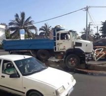 Poste de Thiaroye: Collision entre un camion et un Peugeot, un bouchon infernal s'en suit