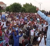 - Marchés de gré à gré de près de 200 milliards de francs CFA du Pudc et le matériel médical du public vendu aux cliniques privées : La cellule des cadres  de Gueum Sa Bopp  exige l’ouverture de deux enquêtes.