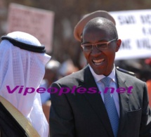 Le grand sourire du PM Abdoul Mbaye qui laisse entrevoir discrètement son "sacré yallah" 
