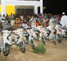 Remise officielle des motos jakartas offerts à la jeunesse de Niandane par Wally Seck lors de son concert du 11 juillet dernier.