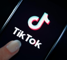Un TikTok d'une nounou de 23 ans dansant avec son employeur masculin est devenu viral.