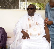Diourbel : Serigne Moustapha Lakrame Mbacké prend son vaccin en public et suscite un rush dans les points de services