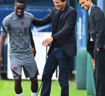 PSG : Idrissa Gana Guèye en toute complicité avec Leonardo et Nasser