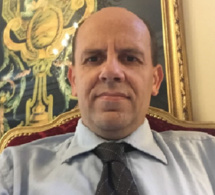 Une république de contrefaçon -Par Emmanuel Desfourneaux