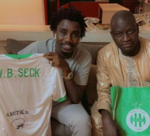 URGENT:Waly Seck reçoit un cadeau du president de St Étienne de France voici le maillot dédicassé