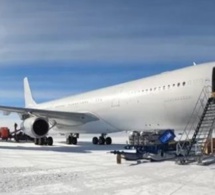 Grande première: un Airbus A340 pose ses roues en Antarctique