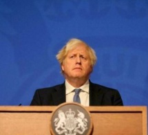 Un «raz-de-marée d'Omicron» au Royaume-Uni : en difficulté, Boris Johnson veut reprendre la main