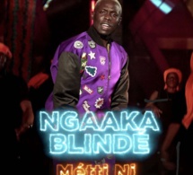 Ngaaka Blinde débarque en car rapid a son concert....