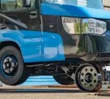 Le premier bus-train du monde commence à rouler au Japon