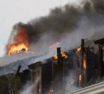 Afrique du Sud: reprise de l’incendie du Parlement au Cap après une accalmie